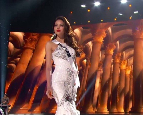 Ngắm nhan sắc nóng bỏng của Phạm Hương trong đêm bán kết HHHV ảnh 6