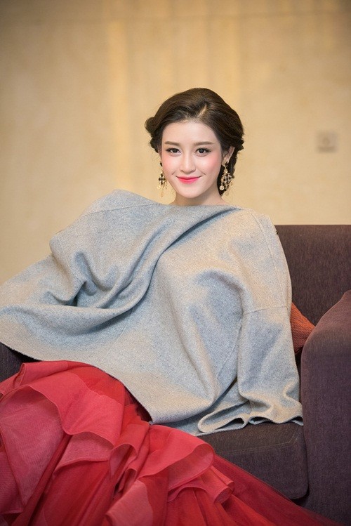 Huyền My, Hoàng Thùy Linh đọ dáng sexy bất chấp giá lạnh ảnh 5