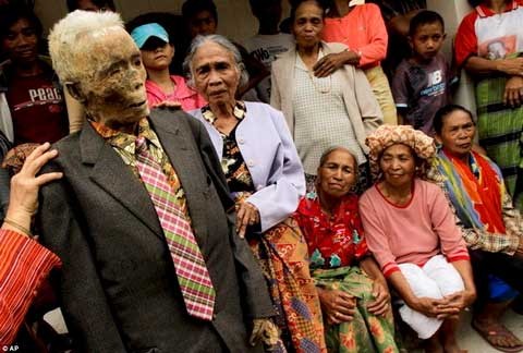 Bí ẩn xác chết ‘đội mồ sống lại’ tự tìm đường về nhà ảnh 2