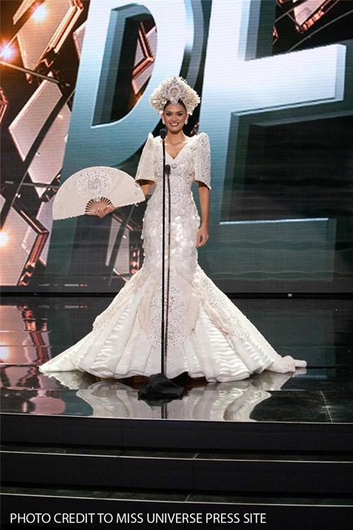 Ngắm vẻ đẹp nóng bỏng của tân Hoa hậu Hoàn vũ Philippines ảnh 4