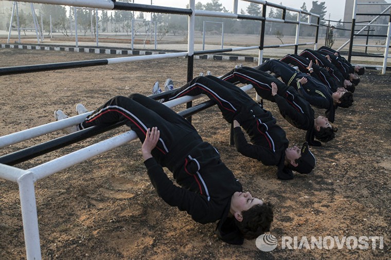 Cận cảnh nữ học viên quân sự luyện tập tại vùng chiến sự ở Syria ảnh 10