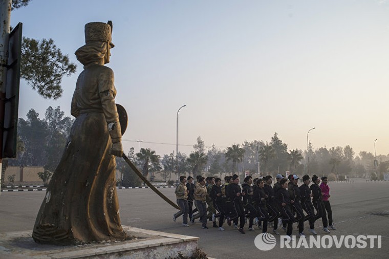 Cận cảnh nữ học viên quân sự luyện tập tại vùng chiến sự ở Syria ảnh 14
