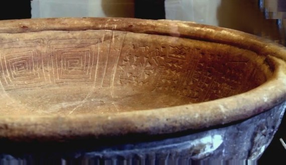 Phát hiện cổ vật 3000 năm có hình dáng giống điện thoại di động ảnh 3