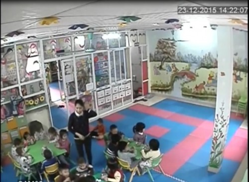Trải lòng của mẹ cô giáo đánh đập, lột quần áo trẻ vì tè dầm ảnh 2