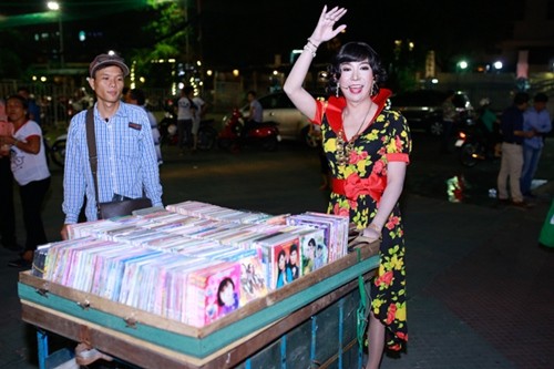 Long Nhật diện váy hoa đi sự kiện gây 'sốc' ảnh 1