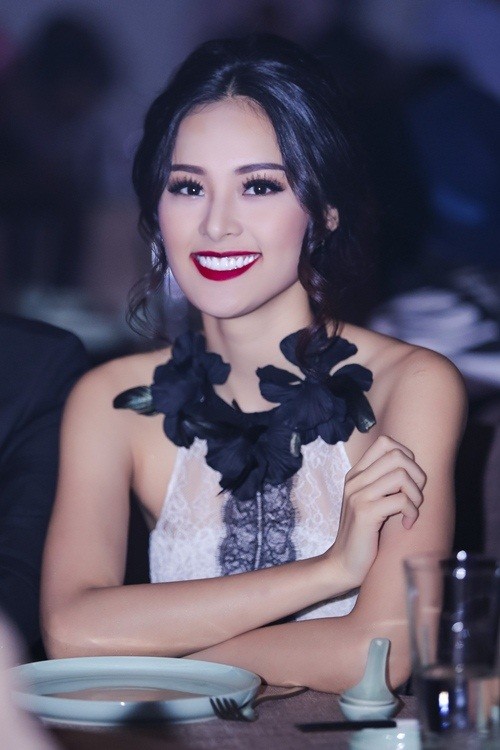 Angela Phương Trinh 'đọ sắc' bên tình mới Cường Đô la ảnh 4