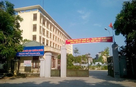 Cách chức Hiệu trưởng tự ý cấp bằng cho học viên ảnh 2