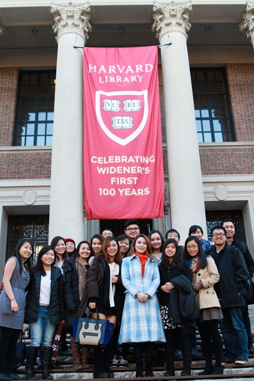 Mỹ Tâm đến Đại học Harvard thăm sinh viên Việt Nam ảnh 2