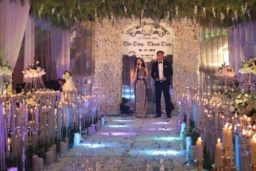 Hoàng Thùy Linh, Uyên Linh hát trong đám cưới 60 tỷ ảnh 4