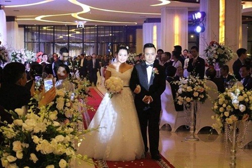 Hoàng Thùy Linh, Uyên Linh hát trong đám cưới 60 tỷ ảnh 5