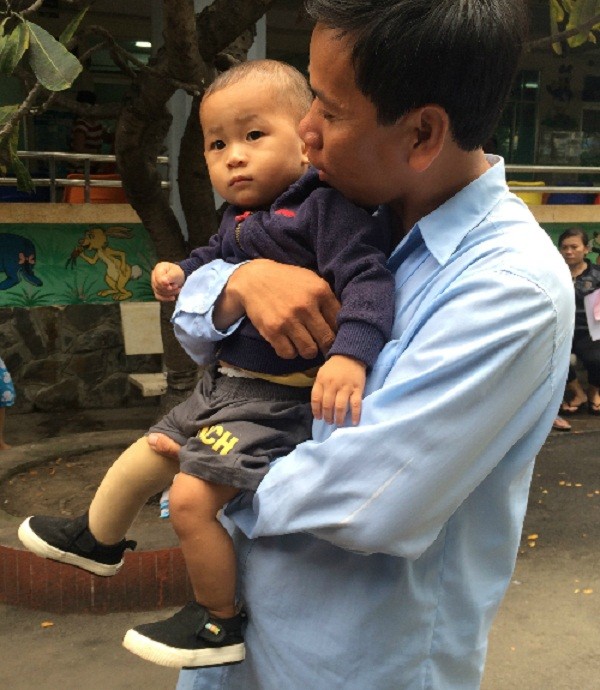 Cậu bé văng khỏi bụng mẹ trở thành đại sứ từ thiện Mottainai ảnh 1