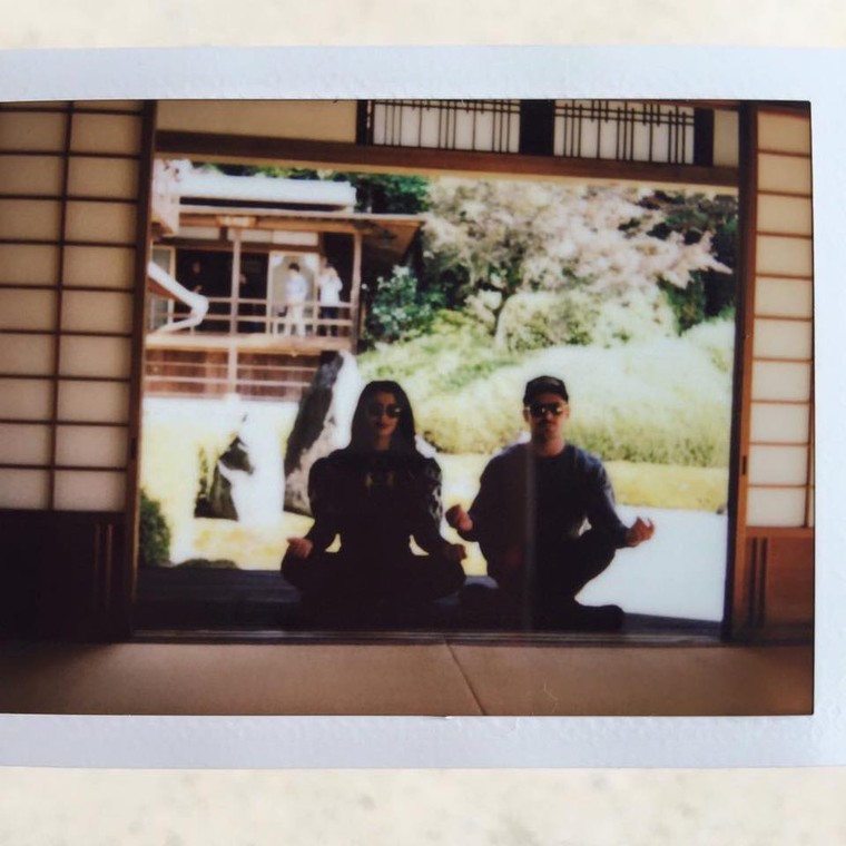 Fan ‘bấn loạn’ với hình ảnh Zac Efron đội nón lá ở Sài Gòn ảnh 4