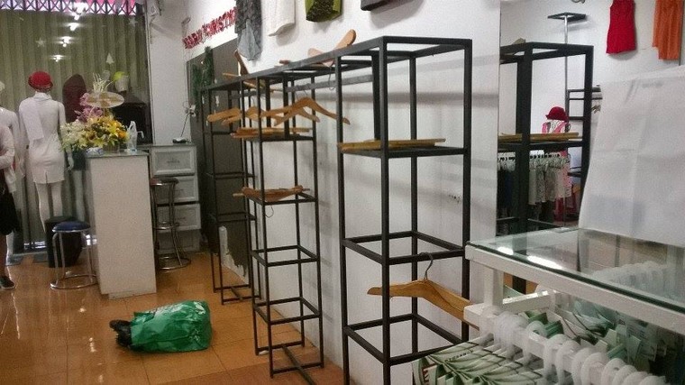 Shop thời trang vừa khai trương đã bị trộm khoáng sạch đồ ảnh 1