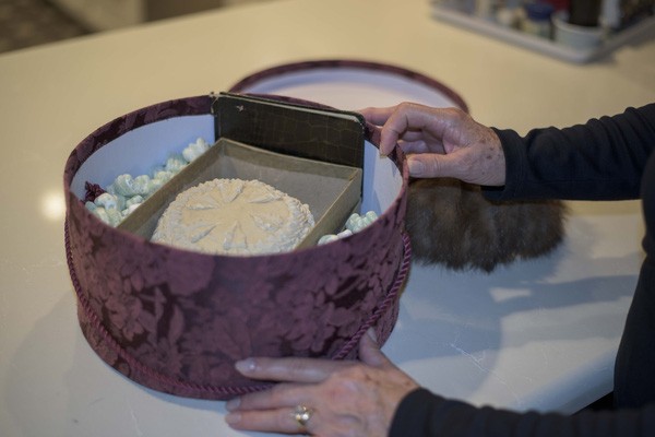 Chiêm ngưỡng chiếc bánh cưới 'trường sinh' có tuổi đời 100 năm ảnh 2