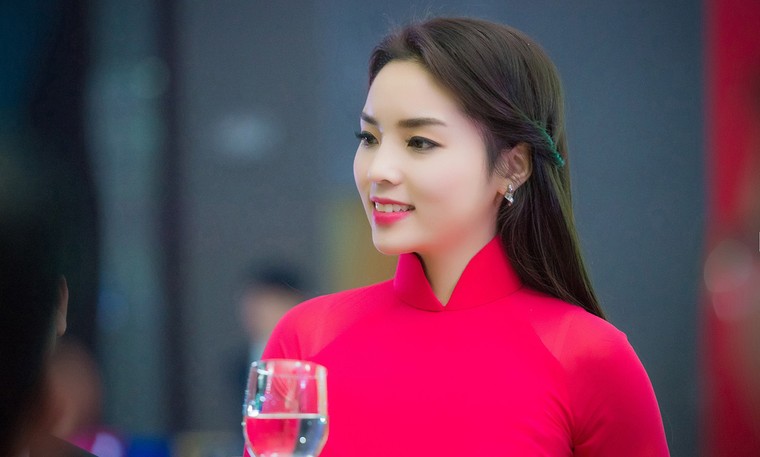 Hoa hậu Phạm Hương, Kỳ Duyên gửi lời chúc năm mới 2016 ảnh 2