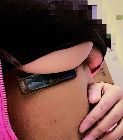 Giới trẻ "phát cuồng" trào lưu lấy ngực kẹp bút bi ảnh 10