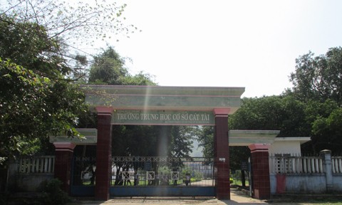 Vụ thầy giáo bắt HS nằm ngửa đổ nước: Cần chấm dứt hình phạt kỳ cục