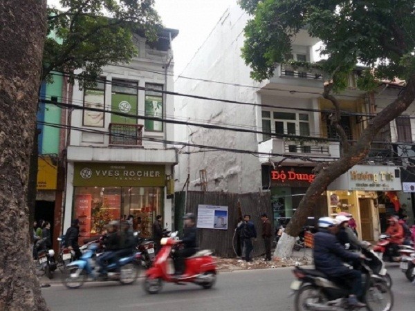 HN: Sập cẩu ở công trình trụ sở công an phường Hàng Bông ảnh 1