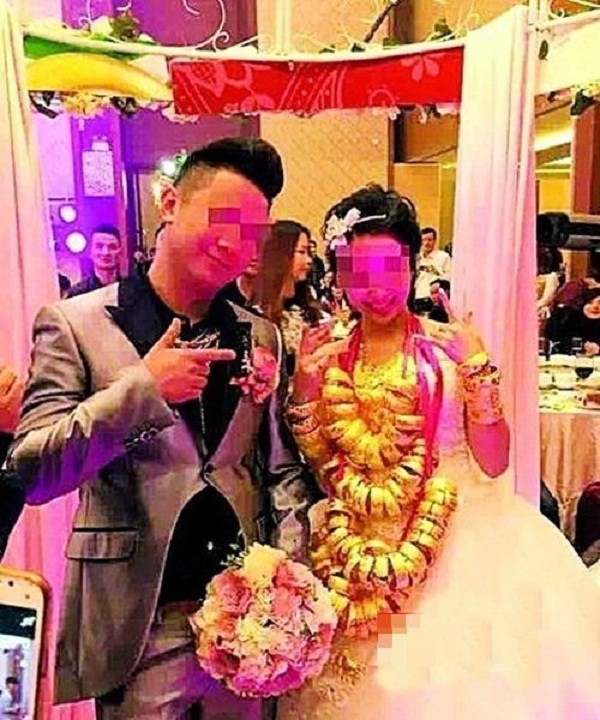 Sốc với đám cưới phong cách cổ trang, cô dâu 'gãy cổ vì vàng' ảnh 9