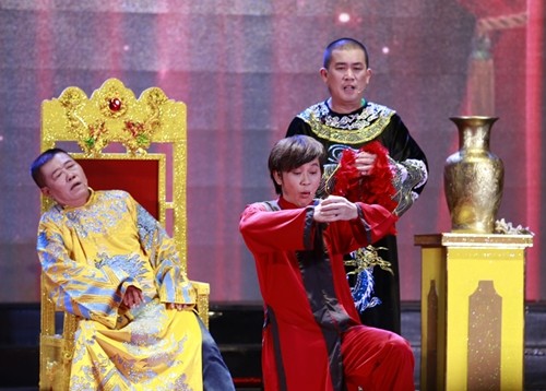 Khán giả cười, khóc vì Hoài Linh suốt 3 tiếng đồng hồ ảnh 2