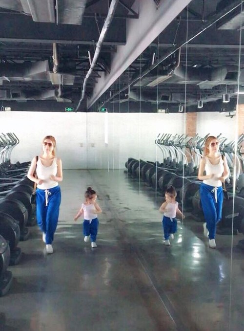 Bộ sưu tập đồ đôi mẹ - con cực 'chất' của Elly Trần ảnh 4