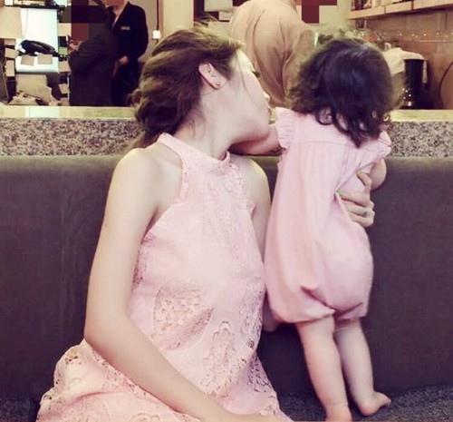 Bộ sưu tập đồ đôi mẹ - con cực 'chất' của Elly Trần ảnh 6