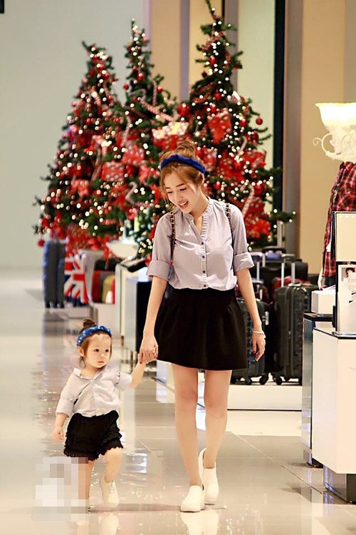 Bộ sưu tập đồ đôi mẹ - con cực 'chất' của Elly Trần ảnh 8