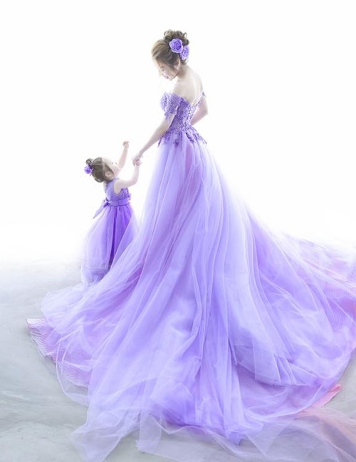 Bộ sưu tập đồ đôi mẹ - con cực 'chất' của Elly Trần ảnh 14