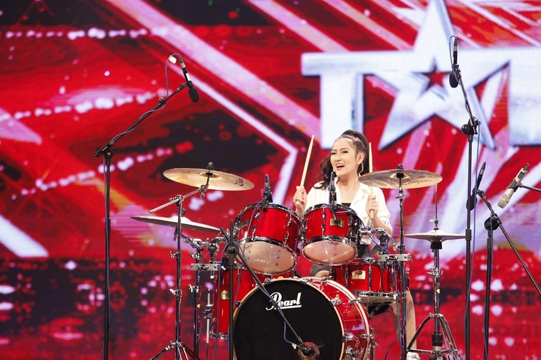 Vietnam’s Got Talent : Mi Ngân tự tin hát 'tôi là chính tôi' ảnh 1