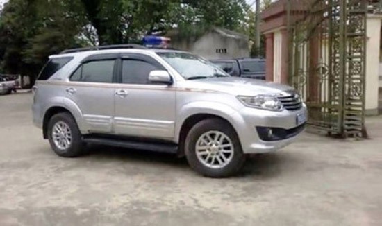 Chê dân kém ý thức, xe chủ tịch huyện gắn đèn ưu tiên ảnh 1