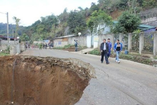 Bắc Kạn: Hố tử thần lại sụt sâu gần 10m sau khi được san lấp ảnh 1