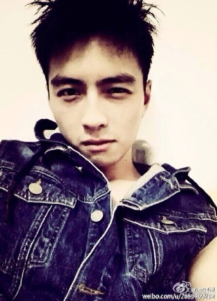 Nhan sắc nam thần phá vỡ kỷ lục tìm kiếm trên mạng xã hội ảnh 4