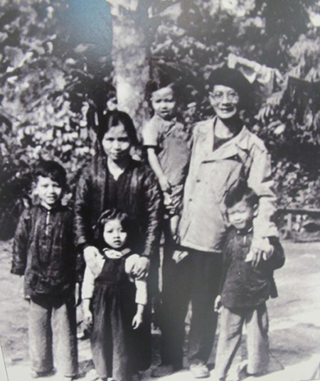 Vị Chủ tịch Hà Nội luôn bảo con 'Đi cùng nhé?' ảnh 2