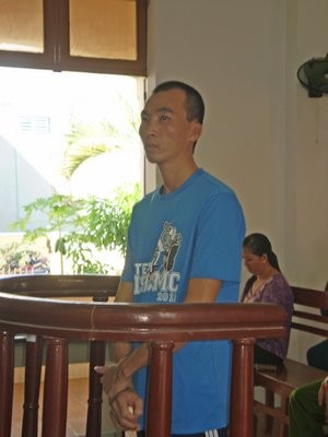 Vĩnh Long: Trần như nhộng, xông vào nhà hàng xóm hiếp dâm ảnh 1