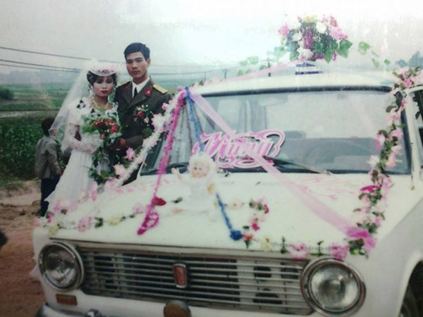 Màn rước dâu hoành tráng toàn xe vespa ở Hà Nội xưa ảnh 3