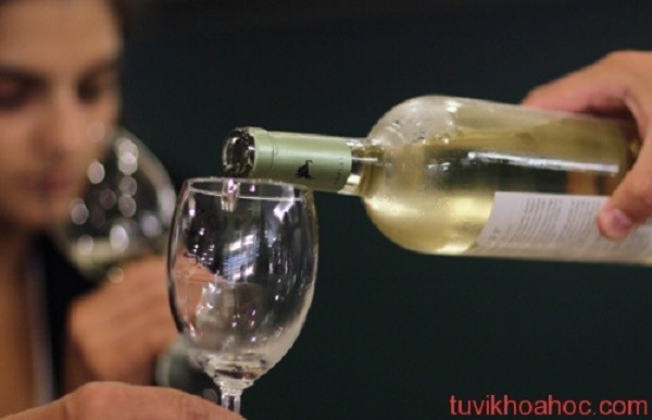 Đỏ mặt khi uống rượu - dấu hiệu tiềm ẩn bệnh tật ảnh 1