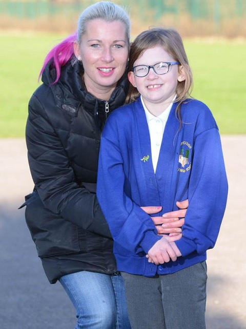 Bé gái bị ô tô đâm, kéo lê dọc đường mà vẫn không thấy đau đớn ảnh 3