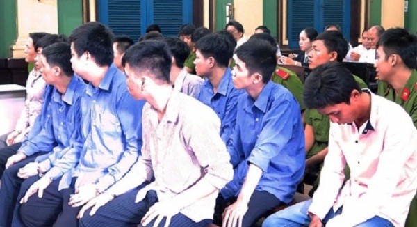 Đánh chết bạn tù vì dùng tay dính xà phòng múc nước ảnh 1