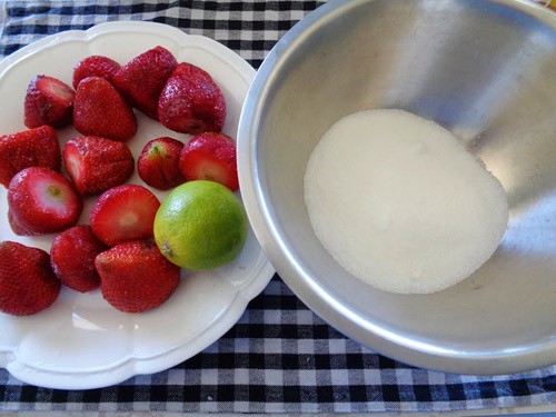 Cách làm mứt dâu tây đỏ mọng đãi khách Tết này ảnh 3