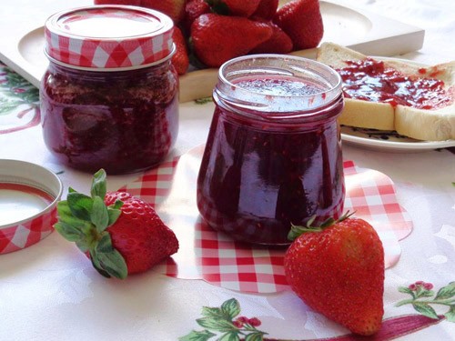 Cách làm mứt dâu tây đỏ mọng đãi khách Tết này ảnh 4