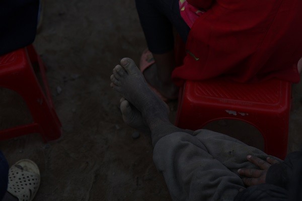 Rớt nước mắt những khoảnh khắc đời thực của trẻ em Mường Tè ảnh 12