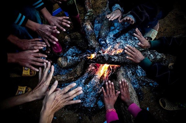 Rớt nước mắt những khoảnh khắc đời thực của trẻ em Mường Tè ảnh 1