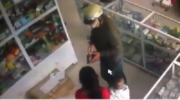 Xôn xao clip vào tận nhà thôi miên lừa 17 triệu đồng ở Bắc Ninh ảnh 2