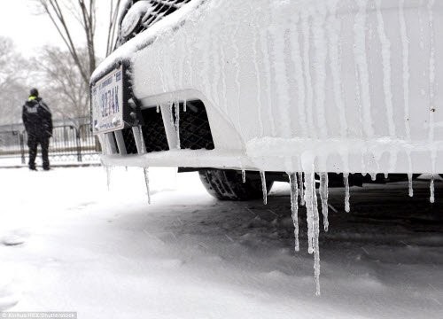 Bão tuyết lịch sử tấn công nước Mỹ, 7.700 chuyến bay bị hủy bỏ ảnh 3