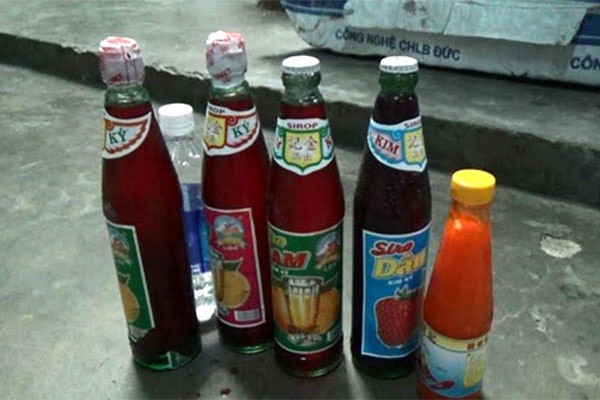 Lại phát hiện 16 nghìn chai siro, tương ớt làm bằng hóa chất ảnh 1