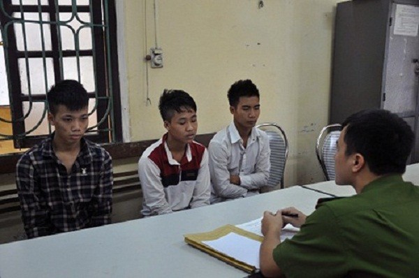 3 thanh niên đột nhập phòng ngủ hiếp dâm hàng xóm ảnh 1