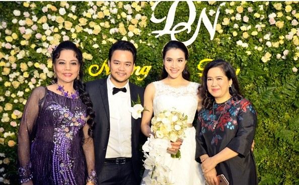 Trang Nhung thân thiết với mẹ chồng 'quyền lực' ở đám cưới lần 2 ảnh 2