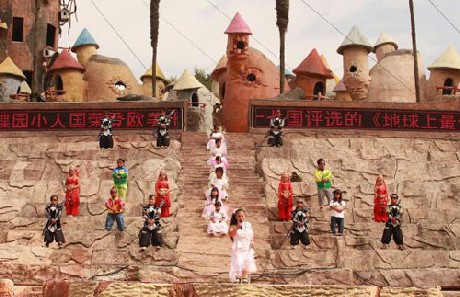 Độc đáo vương quốc toàn người lùn ở Trung Quốc ảnh 1