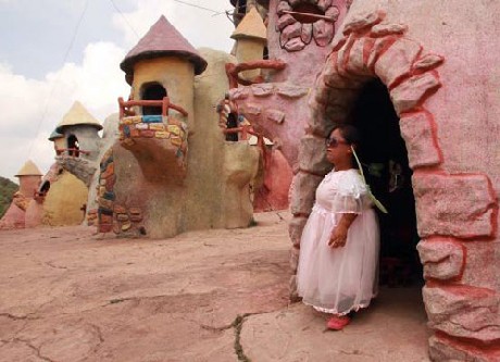 Độc đáo vương quốc toàn người lùn ở Trung Quốc ảnh 3