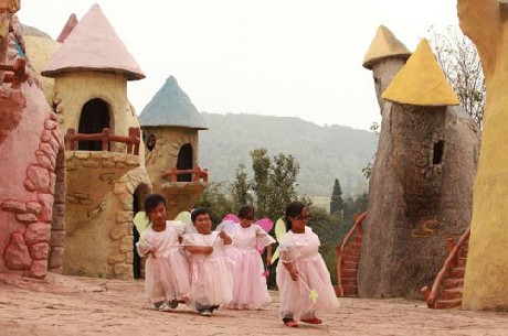 Độc đáo vương quốc toàn người lùn ở Trung Quốc ảnh 4